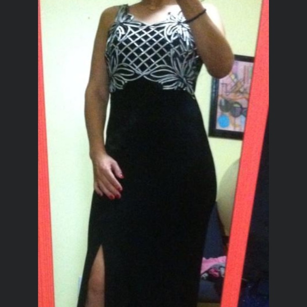Black dress - Picture 1 of 2